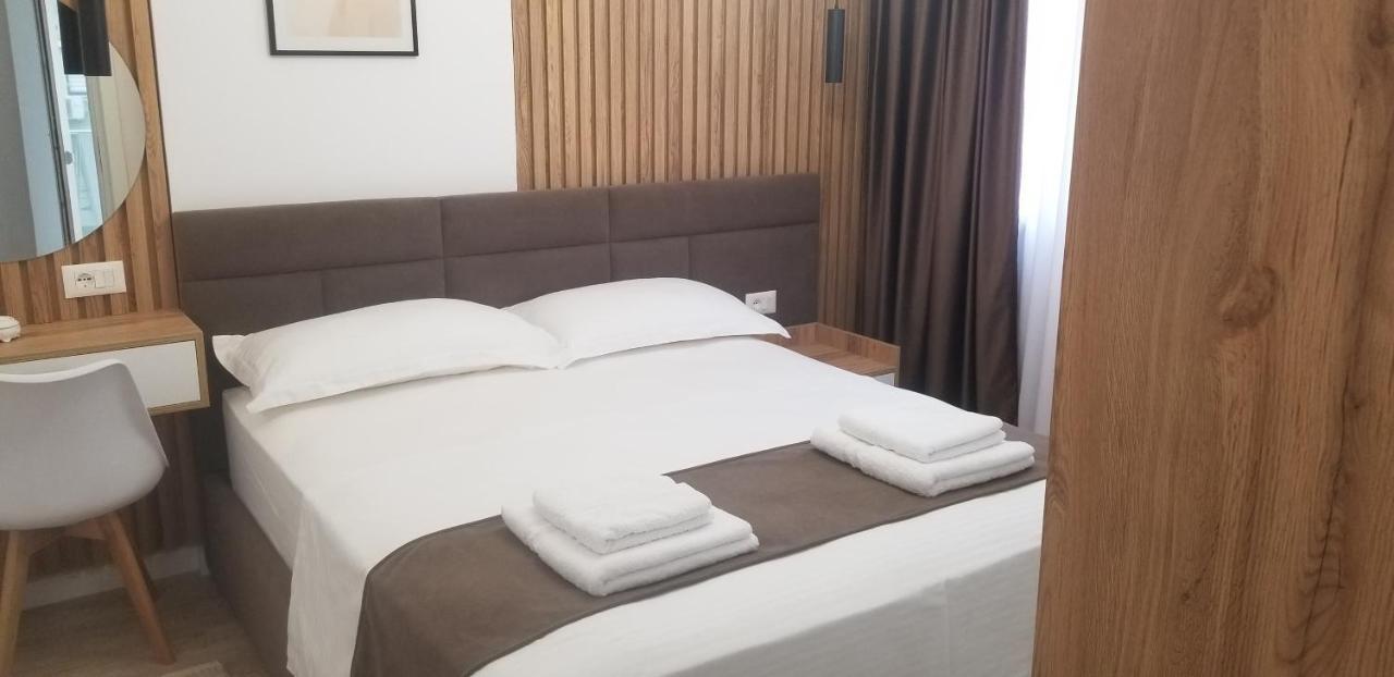 White Apartment Tirana Extérieur photo