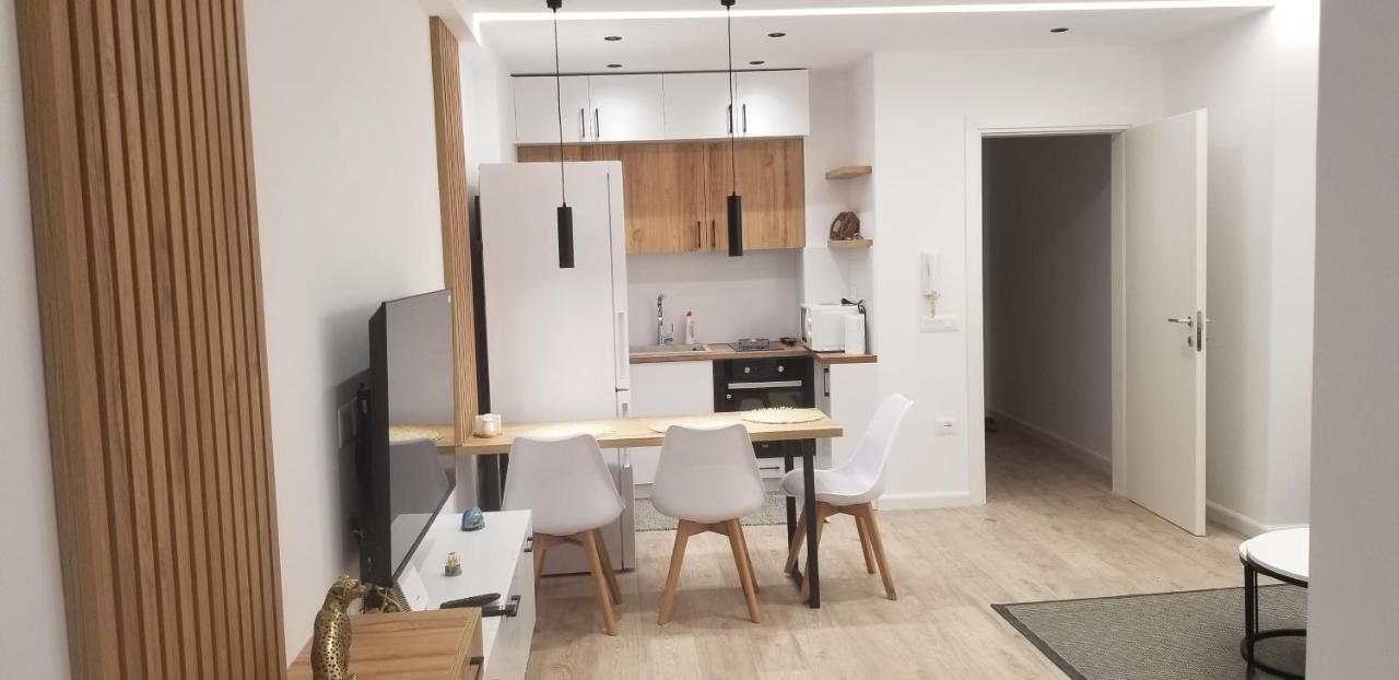 White Apartment Tirana Extérieur photo