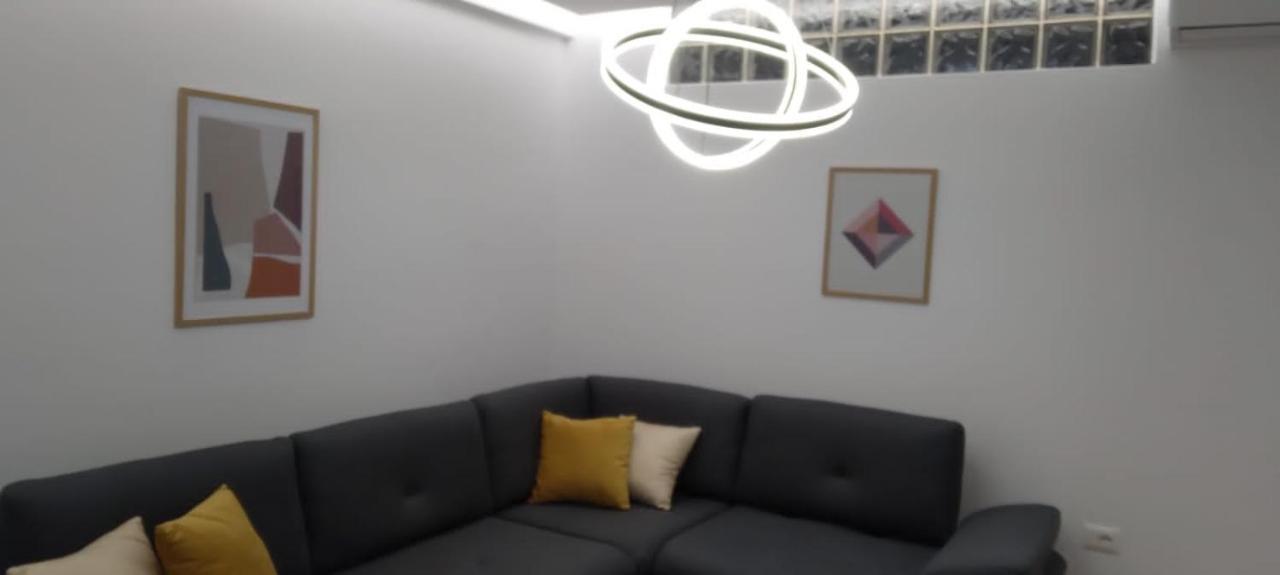 White Apartment Tirana Extérieur photo
