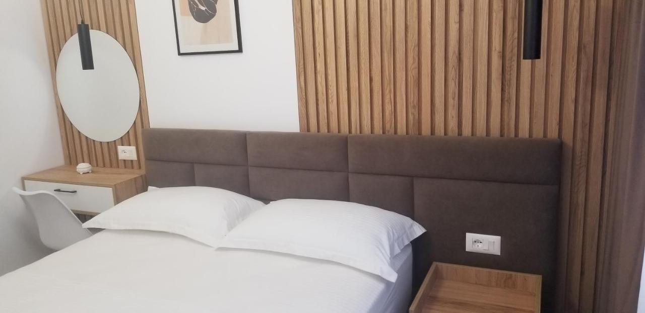 White Apartment Tirana Extérieur photo