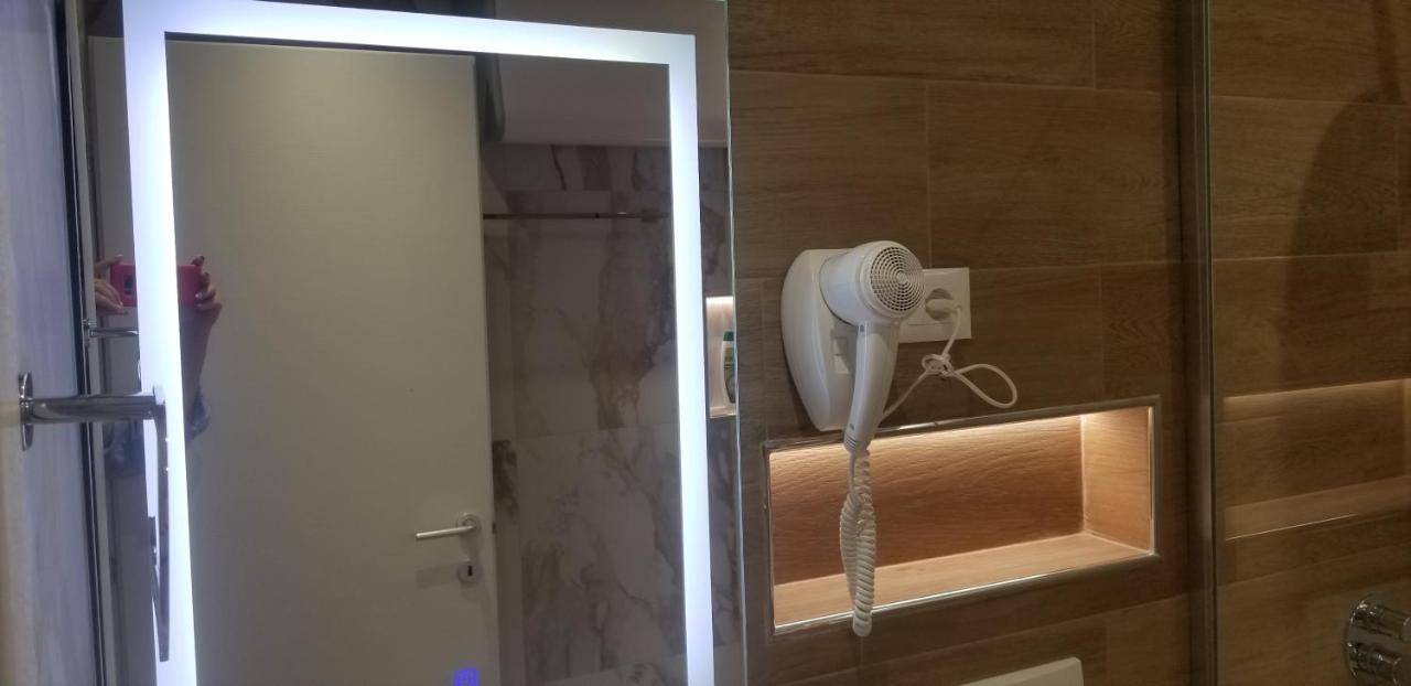 White Apartment Tirana Extérieur photo